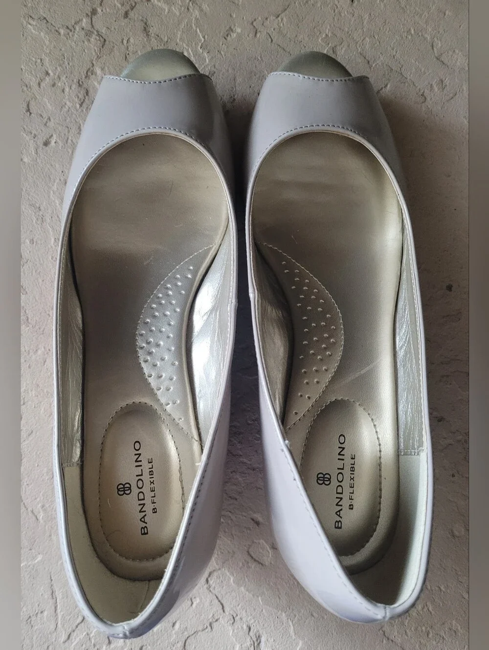 Bandolino product pair